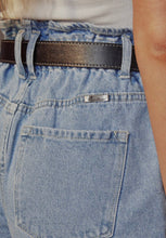 Load image into Gallery viewer, Kan Can Jean Shorts With Belt
