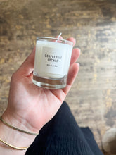 Load image into Gallery viewer, Makana Petite Candle | Grapefruit Lychee
